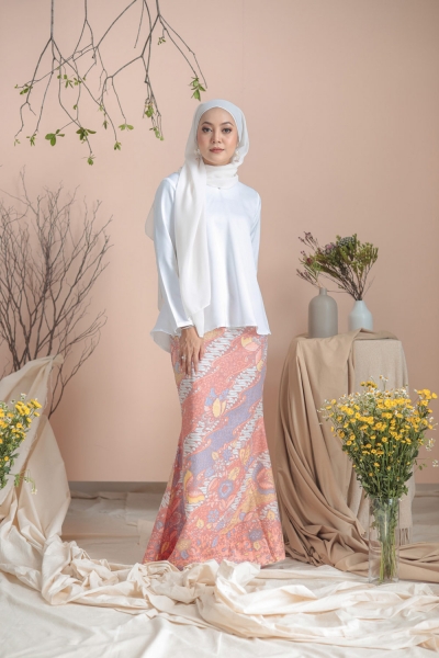 AS-IS Delisha Kurung Batik in White